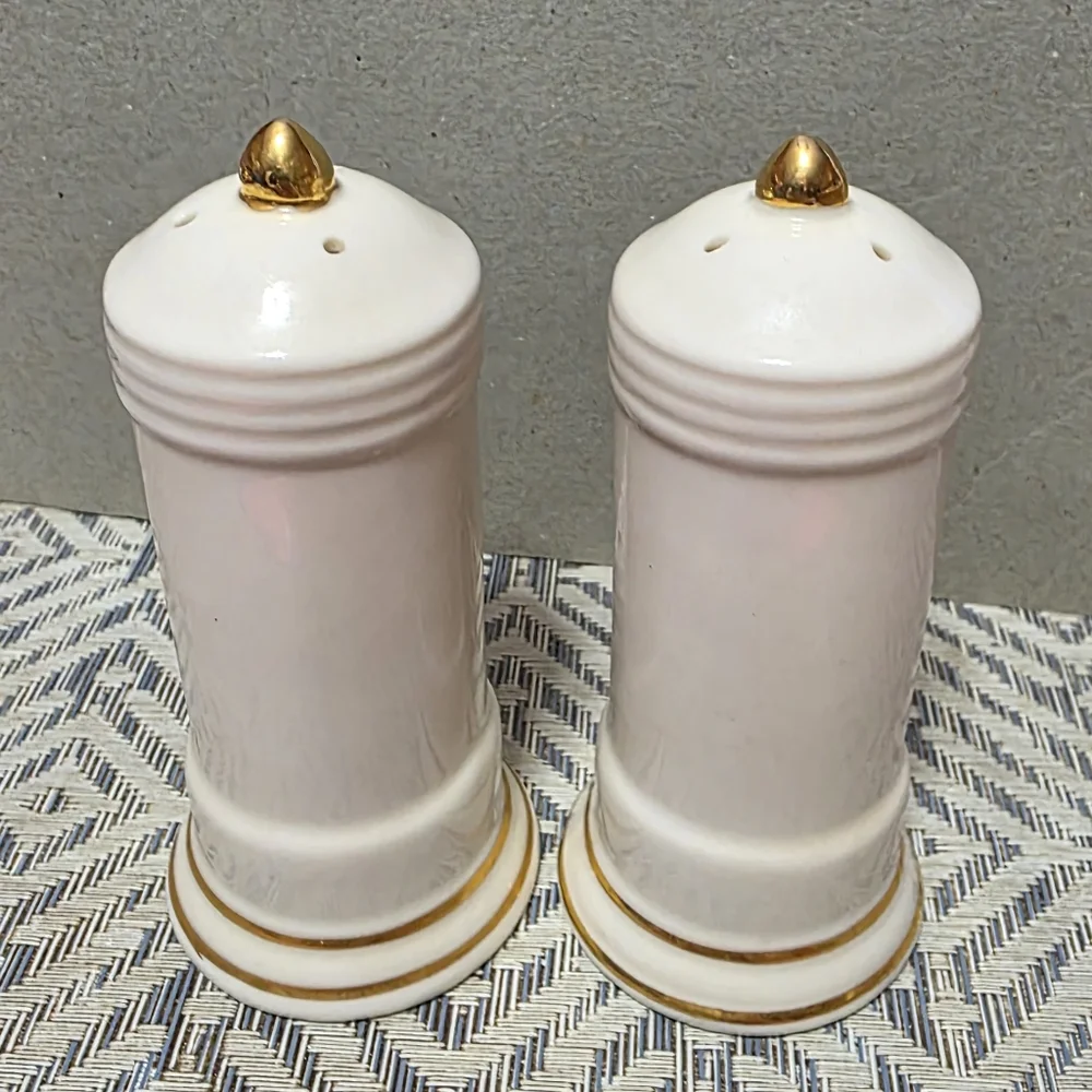 Vtg Thomas Kinkade/ Avon Salt Pepper Shakers #85